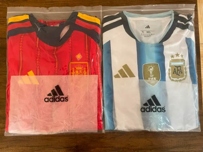 Camisa Espanha Modelo Torcedor