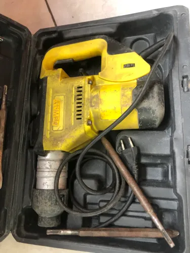 Furadeira martelete DeWalt D25481