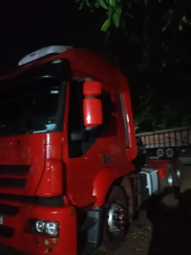 Conjunto cavalo e carretas caçamba 