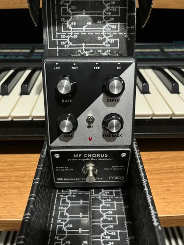 Pedal Moog Minifooger MF Chorus