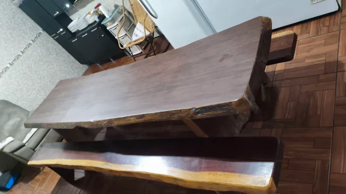 MESA MACIÇA RÚSTICA.