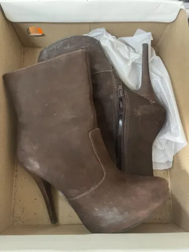 Bota Nobuck Celia Milani