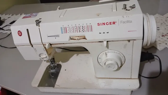 Maquina de costura singer facilita 
