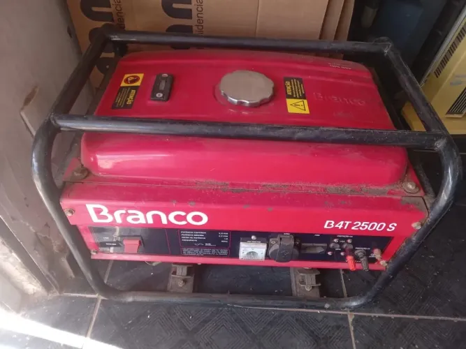Gerador a gasolina marca Branco