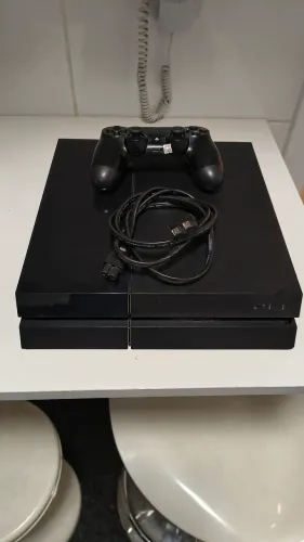PS4 + controle original / perfeito estado