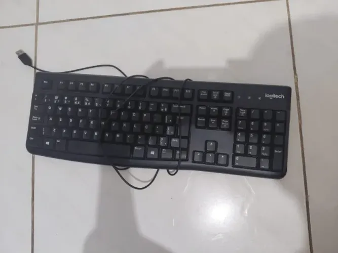 Monitor e teclado ( preço negociável ) 
