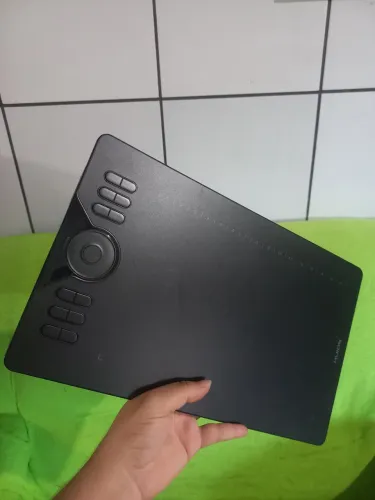 Mesa digitalizadora Huion HS610,  apenas uma ponta usada, seminovo