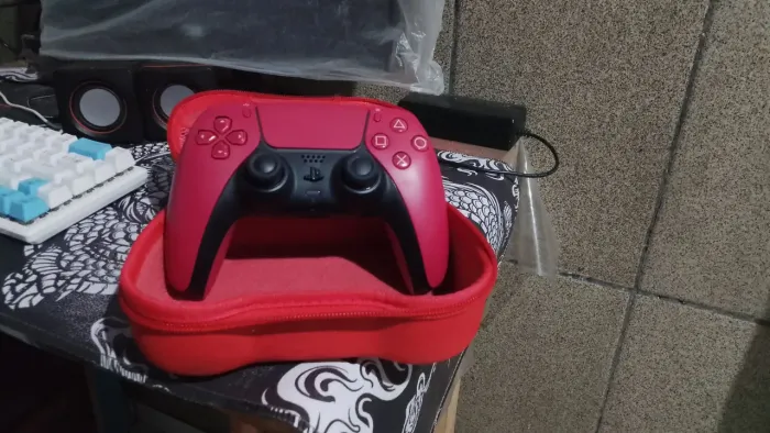 Controle de PS5 vermelho original