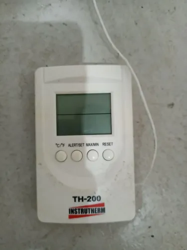 3 Termômetro digital Instrutherm TH 200