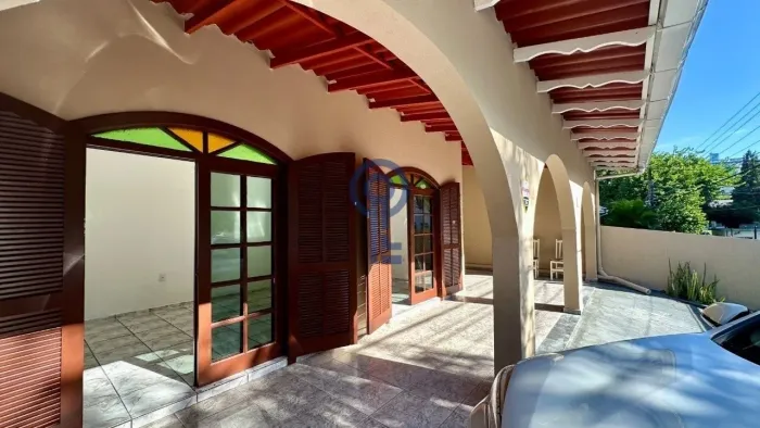 Casa com 3 dormitórios na Trindade