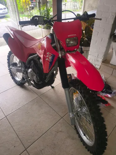 CRF 300 / ZERO KM / COM ACESSÓRIOS 