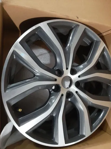 Roda aro 19 Bmw X1 2016 tala 8 diamantadas com grafite originais 5x112