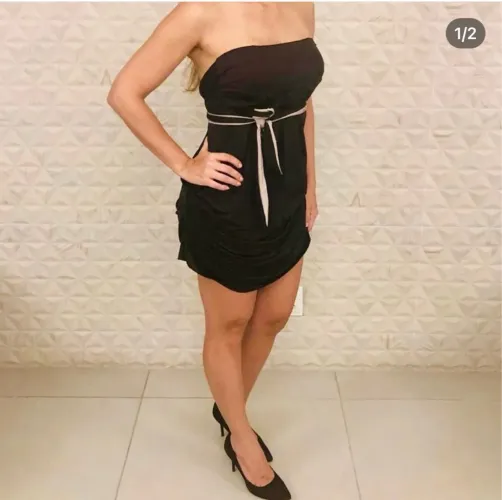 Vestido preto tomara que caia com laço na cintura preto e nude