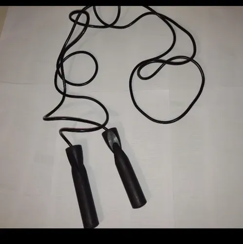 Corda de pular em perfeito estado de uso 