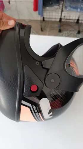 Capacete ebf número 58 semi novo 