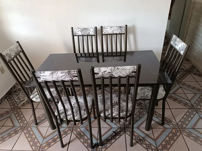Mesa tubular de 6 cadeiras nova 