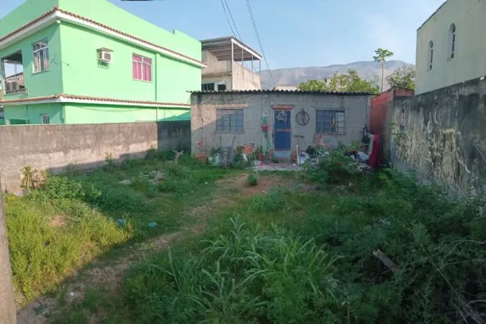 Terreno com 360m² + Construção - Ouro Preto - Nova Iguaçu/RJ