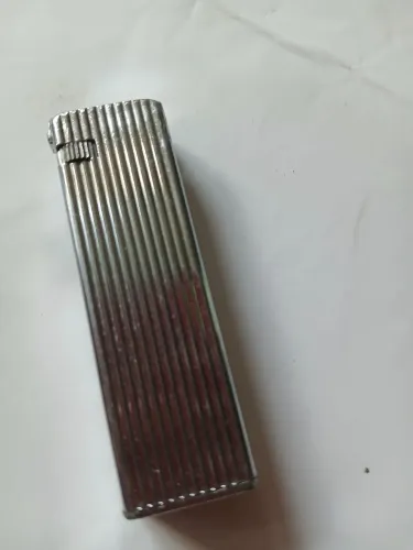 Isqueiro antigo de metal vintage