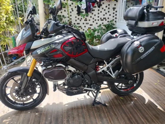 Vstron 1000 super conservadapreparada pra pegar a estrada, sem detalhes 