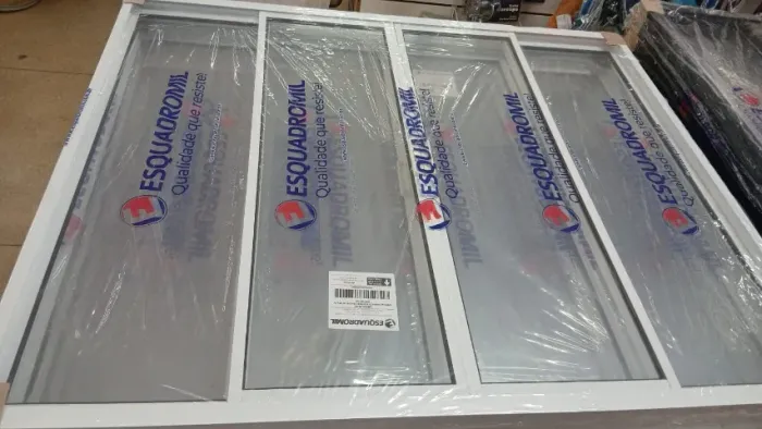 Resistente a corrosão e a ferrugem janela aluminio branca 4 folhas 1x1 a vista R$399,90