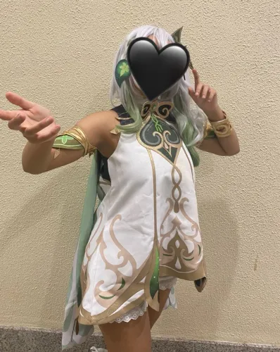 Cosplay fantasia Nahida do game Genshin Impact