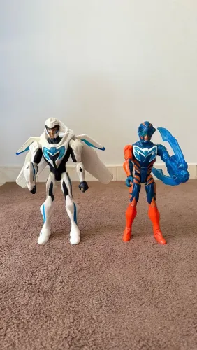 2 Brinquedos Bonecos Max Steel Turbo Voo e Arco