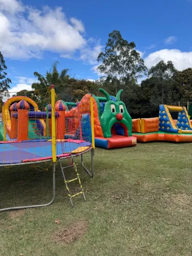 Cama elástica, Pula pula, Brinquedos infláveis, Futebol de sabão 