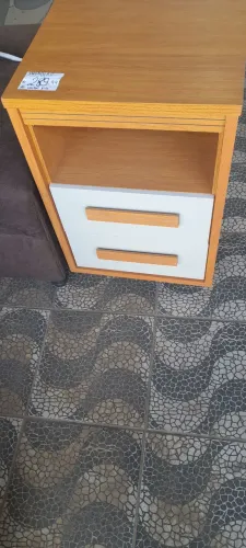 Mesa de cabiceira nova