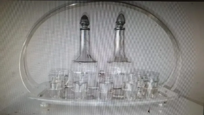 Conjunto Licoreira com suporte de prata