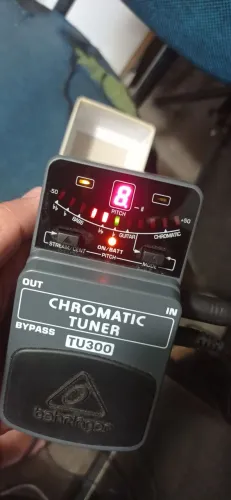 Pedal afinador Berhinger