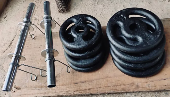Kit com 20 Kilos de Anilhas e duas barras com presilhas