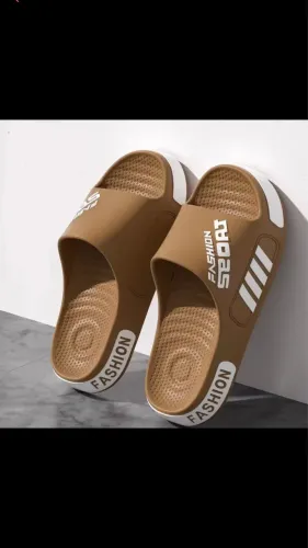 Lindo chinelo caramelo com branco 