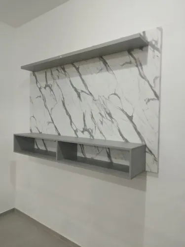 Painel para Televisão com Prateleiras