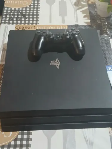 PS4 Pro 1TB 4k com 1 controle e 3 jogos