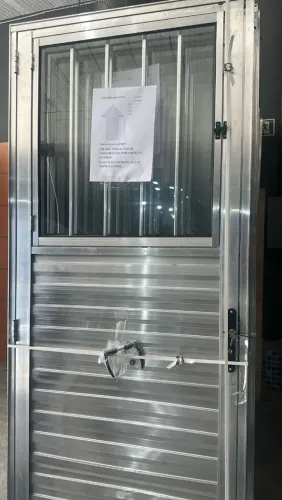 Porta de Alumínio 80cm com grade - Queima de Estoque!