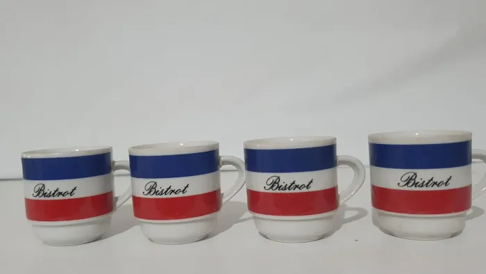 Jogo de 4 xícaras de café Bistrot vintage Pozzani Mesbla leia descrição
