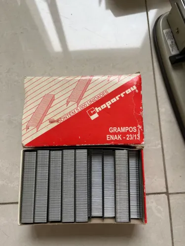 Lote grampeadores, grampos e perfurador grafica