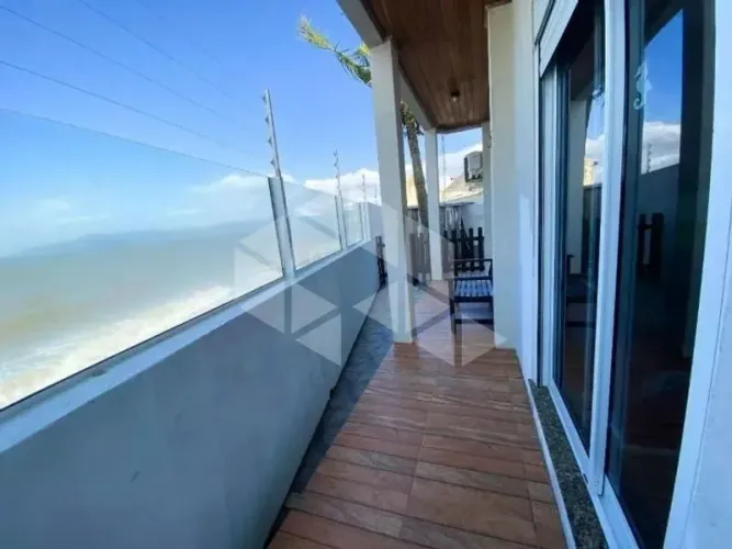 Luxo e Exclusividade Pé na Areia! Casa de Alto Padrão com Suíte Master no Balneário do Est