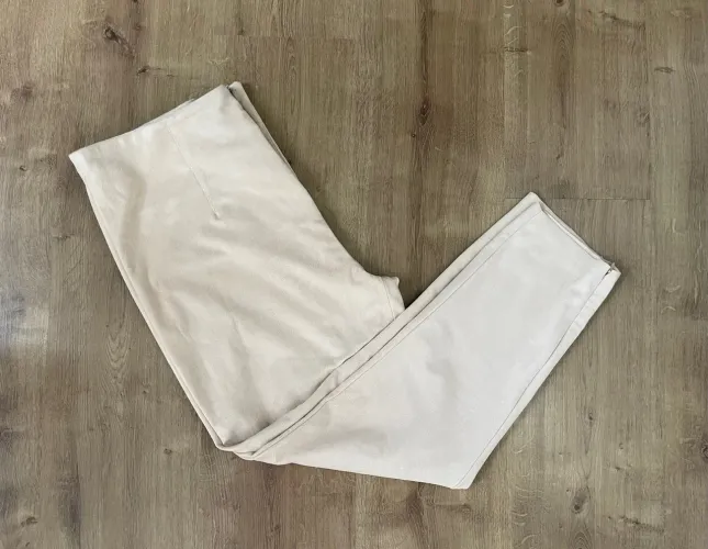 Calça bege tam 42 da Le Lis Blanc