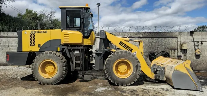 Carregadeira Hedesa ZL833 2023