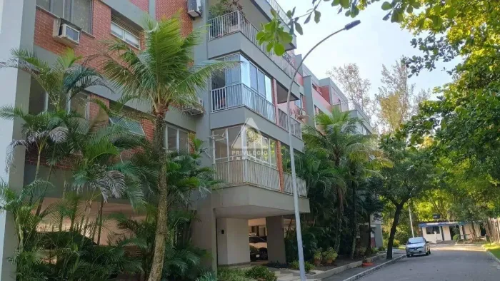 Apartamento Reformado no Jardim Europa (Barra) com 3 Quartos, Suíte e Varanda