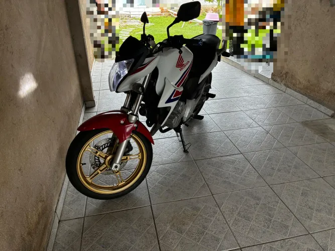 CB 300R 2015 Tricolor, Km Baixa 
