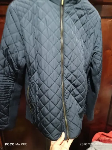Jaqueta acolchoada azul marinho blusa cinza fofinha