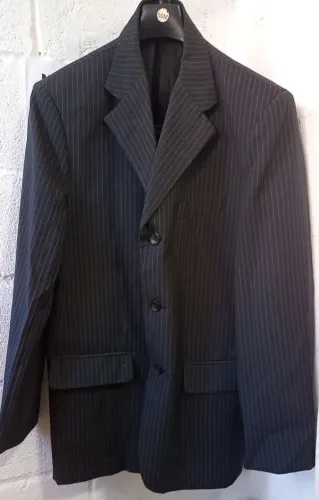 Blazer social preto com risca de giz Tam 52 M