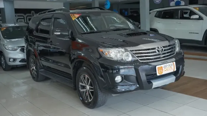 Toyota Hilux SW4 SRV D4-d 4X4 3.0 TDI Dies. AUT 2015