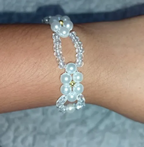 Pulseira branca e transparente