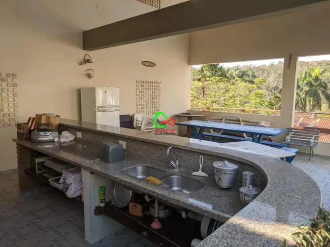 Linda Casa em Condomínio à Venda em Vinhedo-SP, Bairro Caixa D´Água - 5 quartos, 1 suíte, 