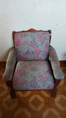 Conjunto sofá de madeira