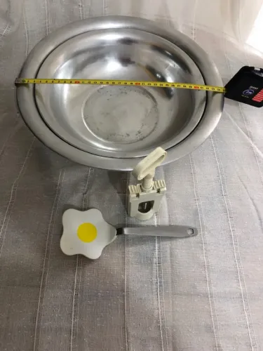 35,00    KIT BALDE DE 20 litros e 2 BACIAS E ABRIDOR DE ROLHAS E ESPÁTULA 