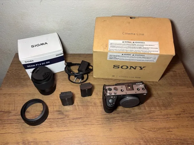 KIT SONY FX30 + SIGMA 30MM 1.4 + 2 BATERIAS ORIGINAIS - COMPLETÍSSIMO!